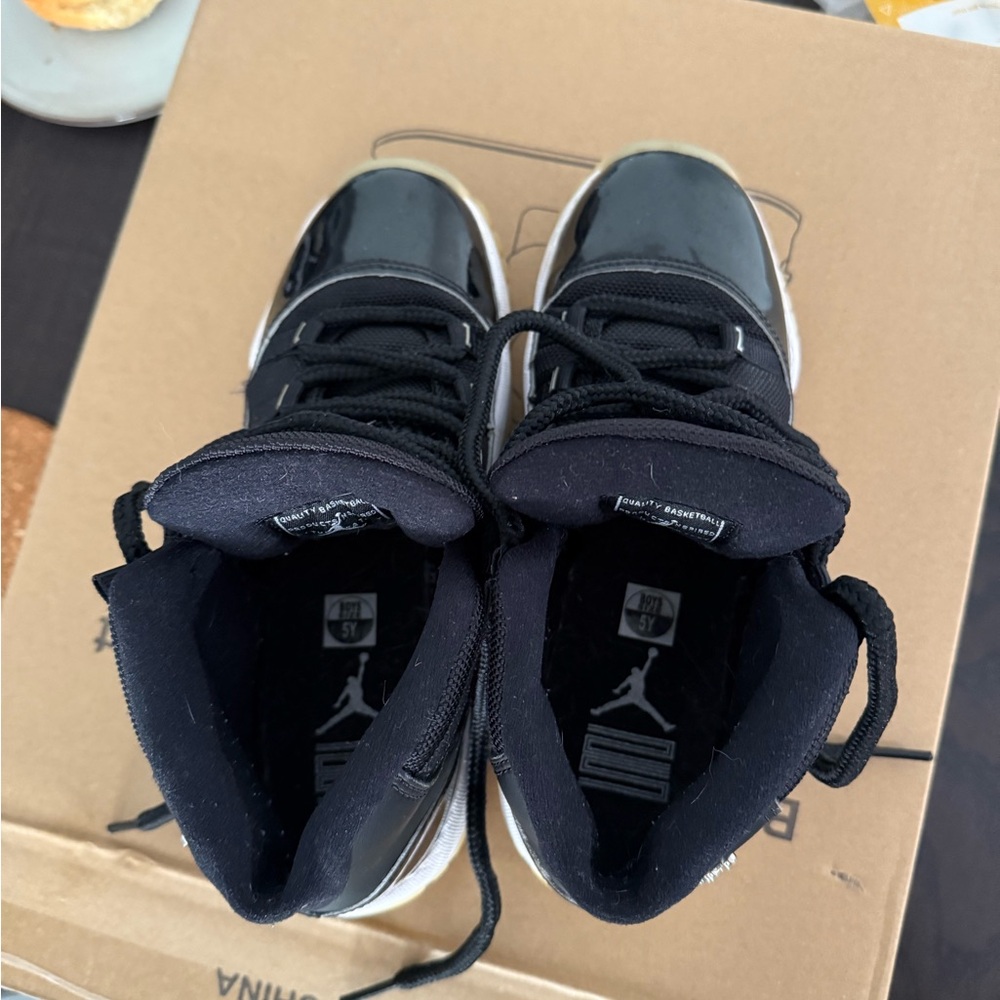 Jordan 11 Kids 5y lightly worn